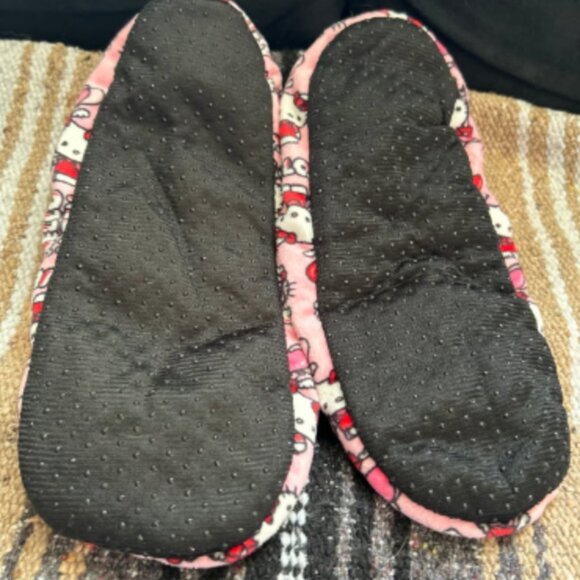 Sanrio Hello Kitty Slipper Socks Hearts Love Adult Small Kids Medium - Picture 3 of 3